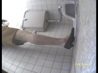 woman toilet accidents 1